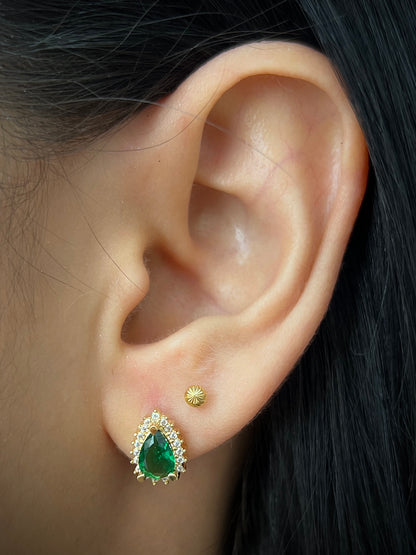 Topos de gota con swarovski verde 2.8gr / Largo 1.1cm / Oro Amarillo Nac M