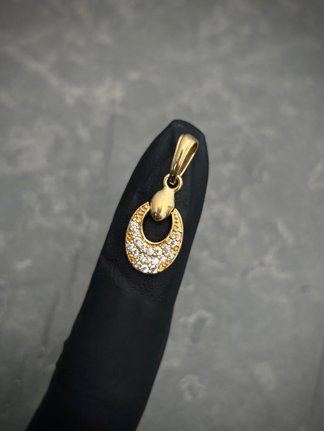 Dije articulado COn Swarovski BLAnco 1.45gr / Largo 2.3cm / Oro Amarillo Nac B