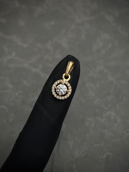 Dije Con SWarovski CENTRAl BLanco 1.65gr / Largo 1.8cm / Oro Amarillo Nac B