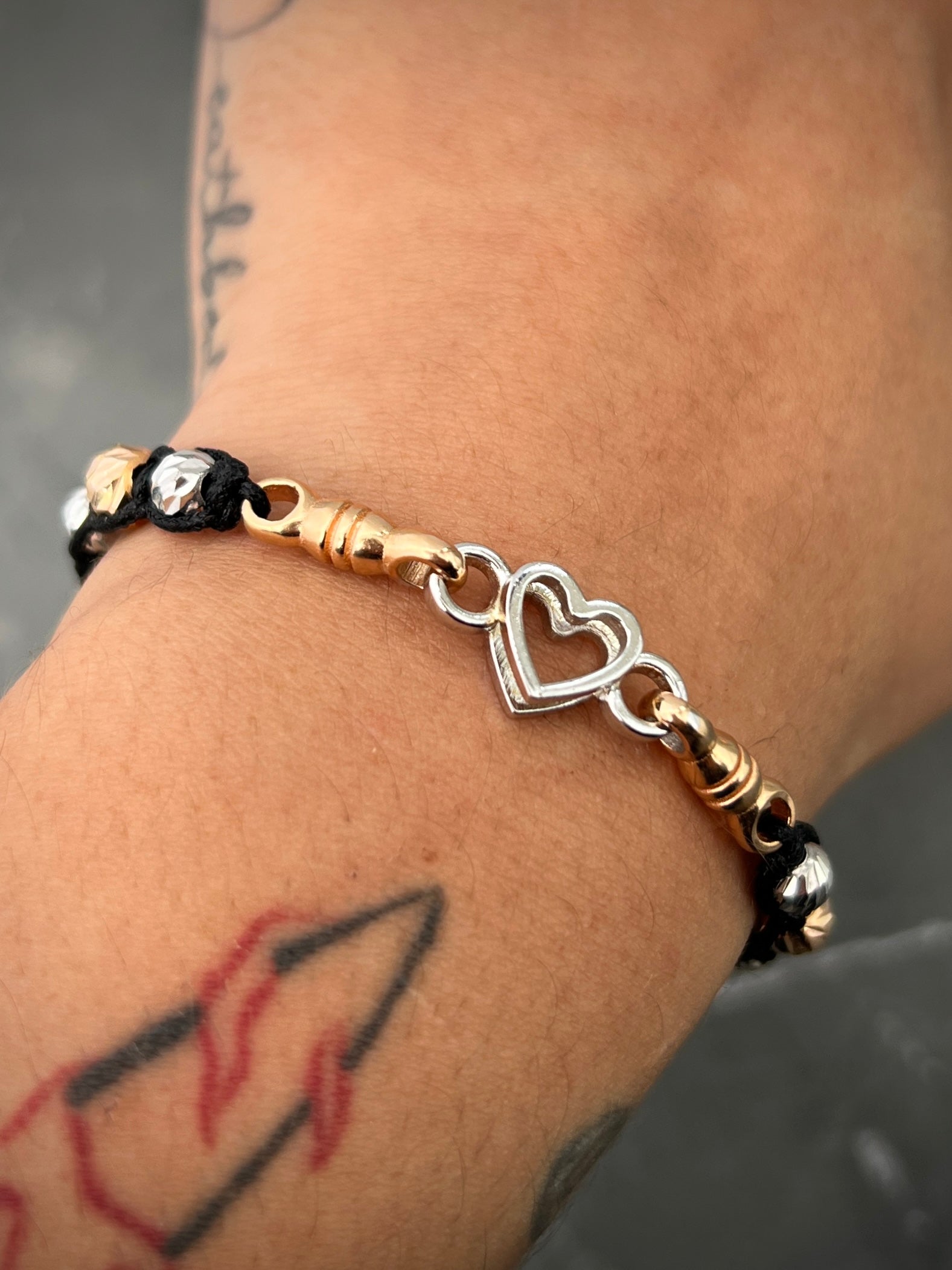 Pulsera en hilo negro con herraje de corazon 6.4gr / Dos Oros (Joya) M