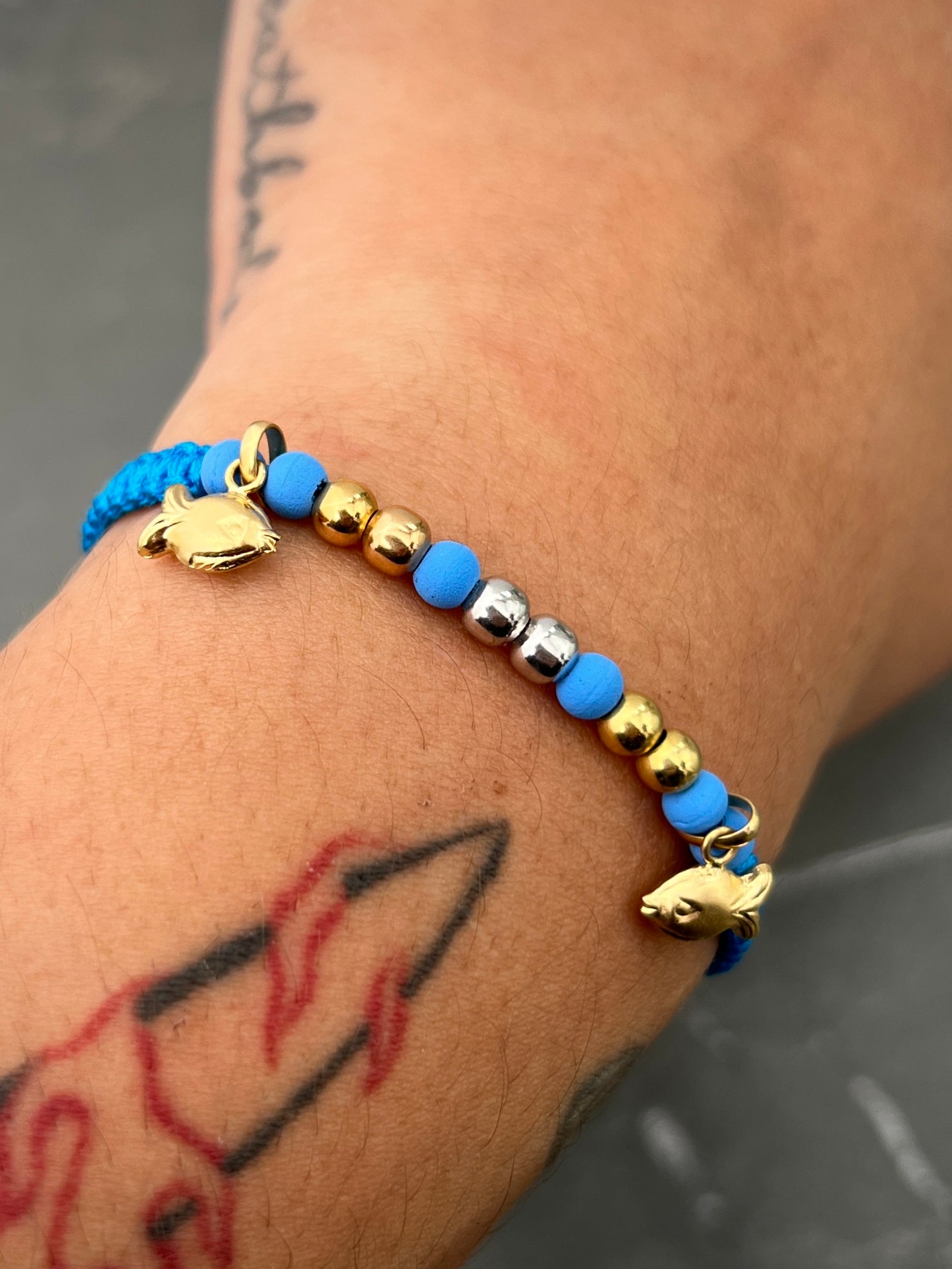 Pulsera en hilo azul claro 1.5gr / Tres Oros (Joya) M
