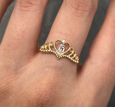 Anillo corona de 15s con swarovski blanco 2.05gr / TALLA 6 3/4 / Oro Amarillo Nac B