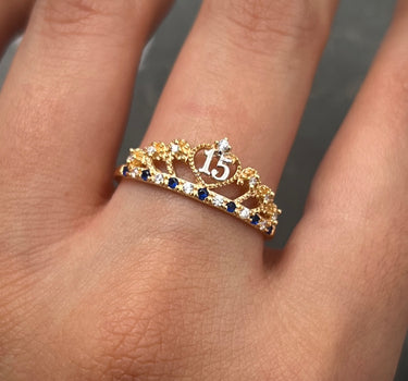 Anillo corona de 15s con swarovski azul y blanco 1.95gr / TALLA 8 1/4 / Oro Amarillo Nac B