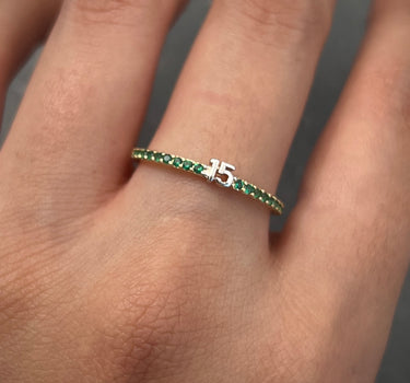 Anillo de 15s con swarovski verde 1.3gr / TALLA 7 3/4 / Oro Amarillo Nac P