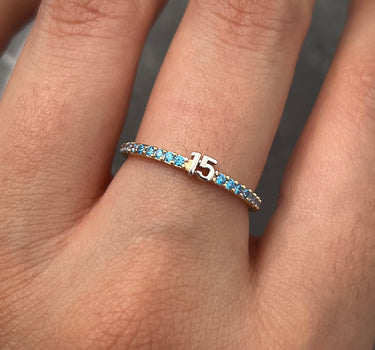 Anillo de 15s con swarovski azul 1.3gr / TALLA 5 3/4 / Oro Amarillo Nac*