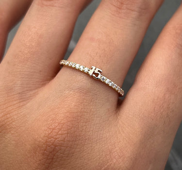 Anillo de 15s con swarovski blanco 1.25gr / TALLA 8 1/4 / Oro Amarillo Nac*