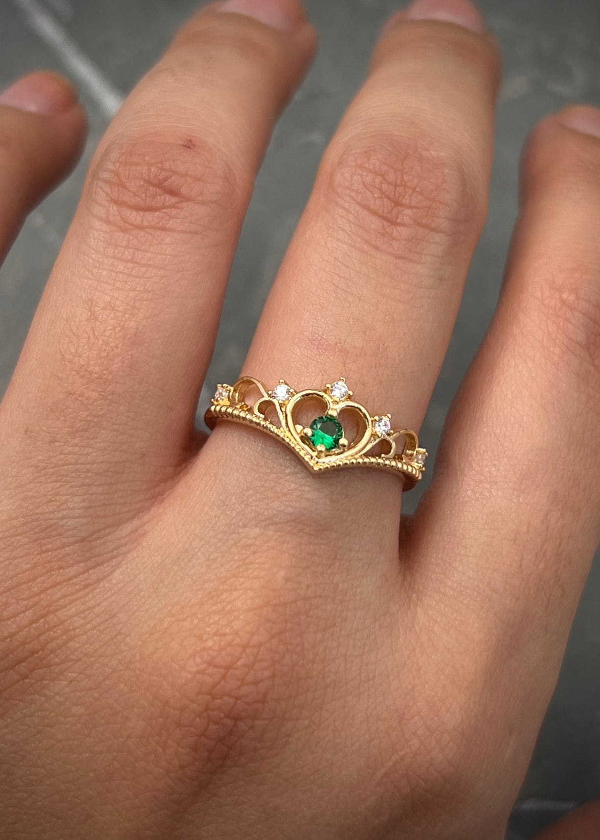 Anillo corona con swarovski blanco y verde 2.3gr / TALLA 7 1/4 / Oro Amarillo Nac B