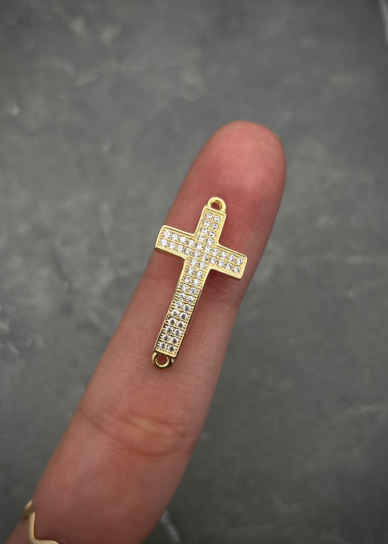 Herraje cruz con swarovski blanco 1.7gr / Largo 2.4cm / Oro Amarillo Nac B