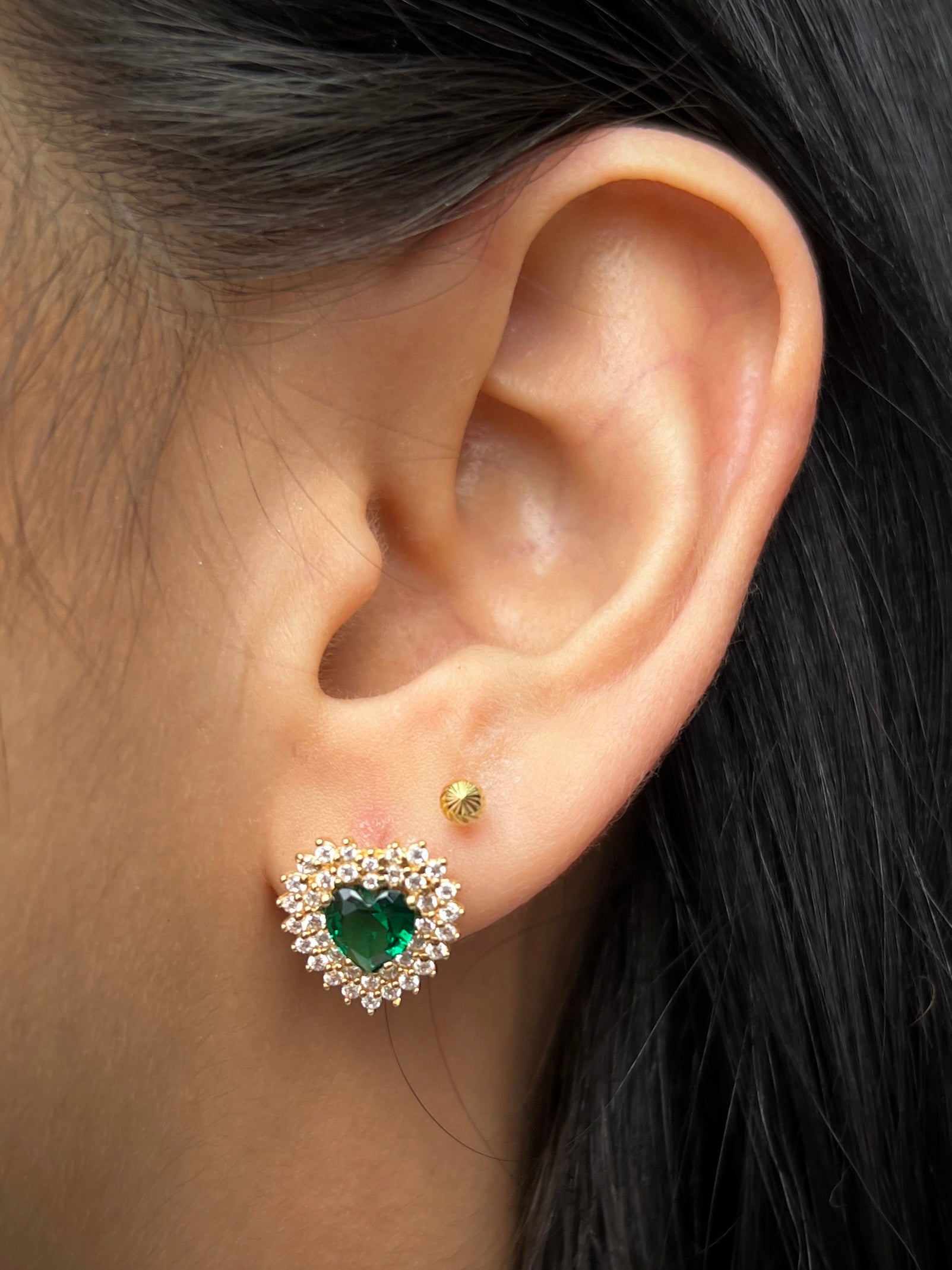 Topos de corazon con swarovski verde 3.85gr / Largo 1.2cm / Oro Amarillo Nac M