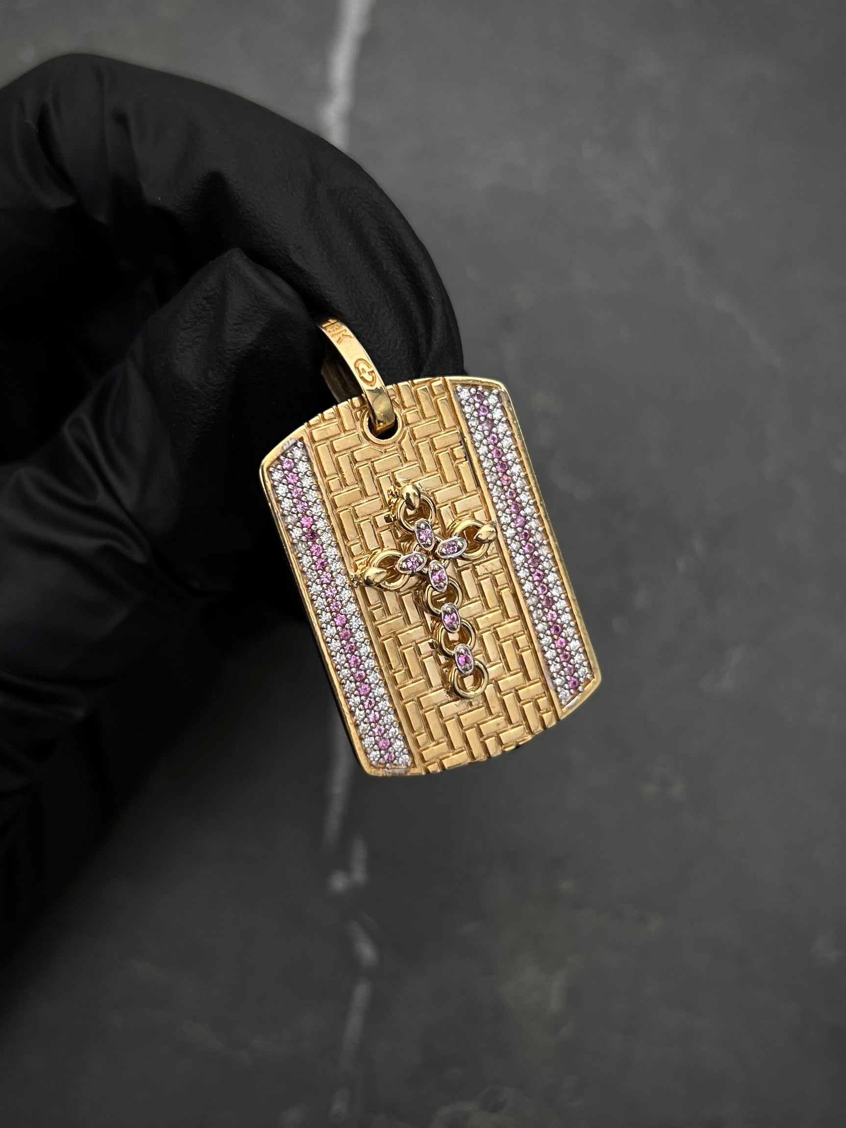 Dije PLaca De Cruz COn Swarovski Blanco Y Rosado 9.1gr / Largo 4.0cm / Oro Amarillo Nac B