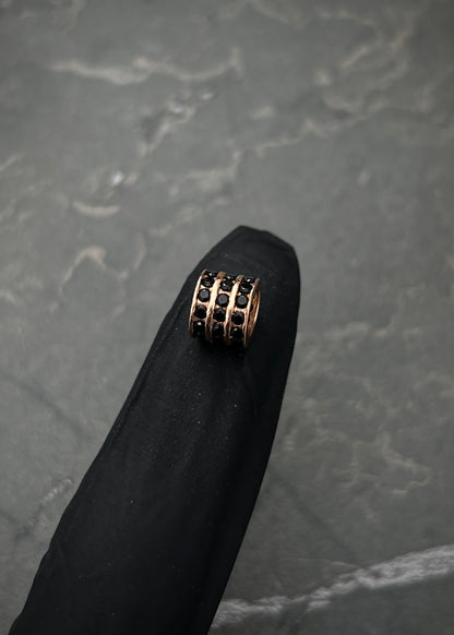 Herraje con swarovski negro 1.2gr / Largo: 0.63cm / Oro Rosado Nac B