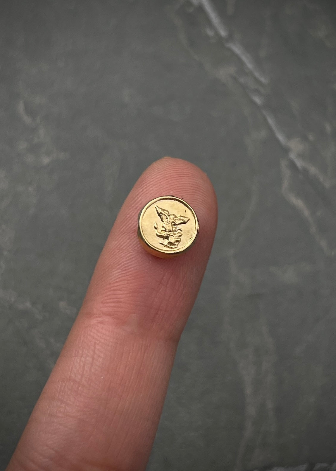 Herraje arcangel san miguel 0.35gr / Largo 0.8cm / Oro Amarillo Nac B