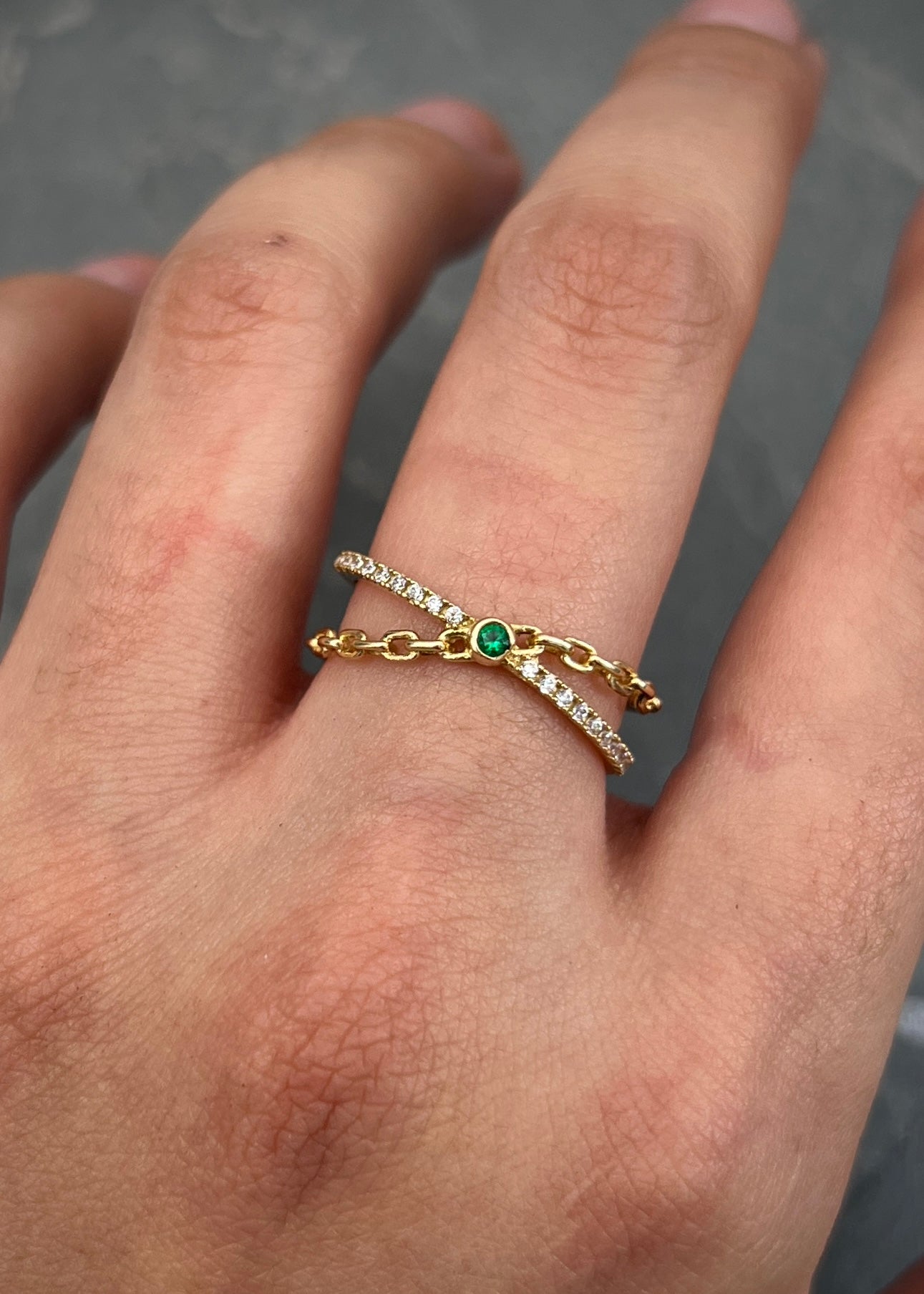 Anillo con swarovski verde y blanco 1.65gr / TALLA 6 / Oro Amarillo Nac B