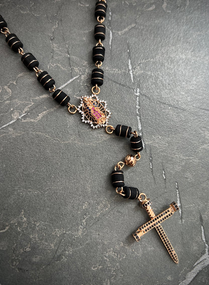 Rosario Virgen De Guadalupe Con Swarovski Y Neoros 21.8gr / Largo 60 cm / Oro Rosado Nac B