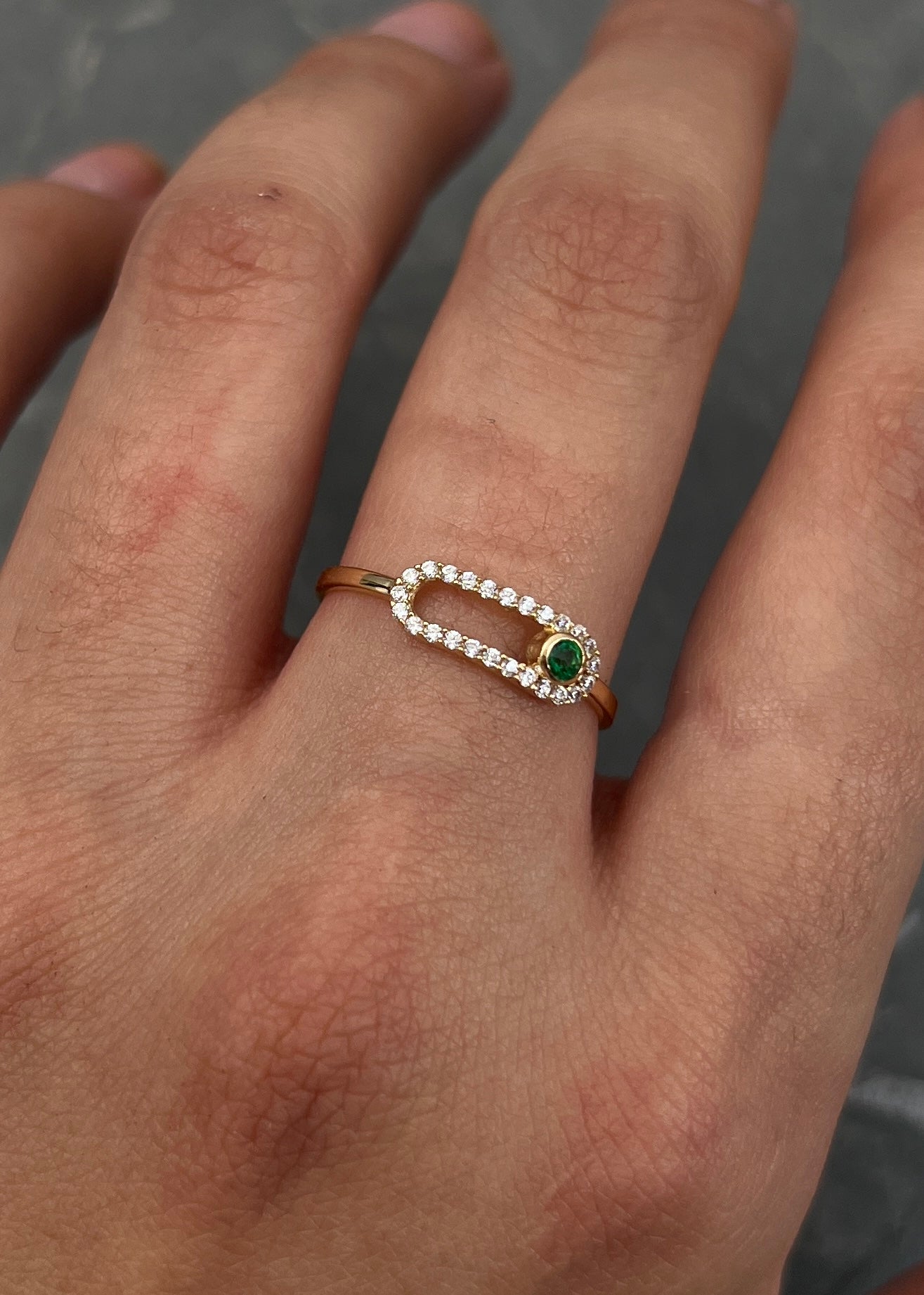 Anillo con swarovski blanco y verde 1.25gr / TALLA 6 1/2 / Oro Amarillo Nac B