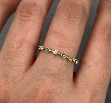 Anillo con swarovski verde y blanco 1.4gr / TALLA 6 1/4 / Oro Amarillo Nac B