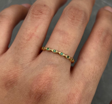 Anillo con swarovski verde 1.7gr / TALLA 6 3/4 / Oro Amarillo Nac B
