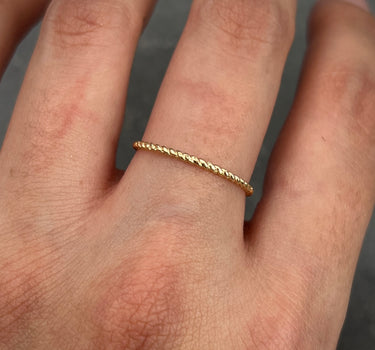 Anillo entorchado 0.6gr / TALLA 5 1/2 / Oro Amarillo Nac P