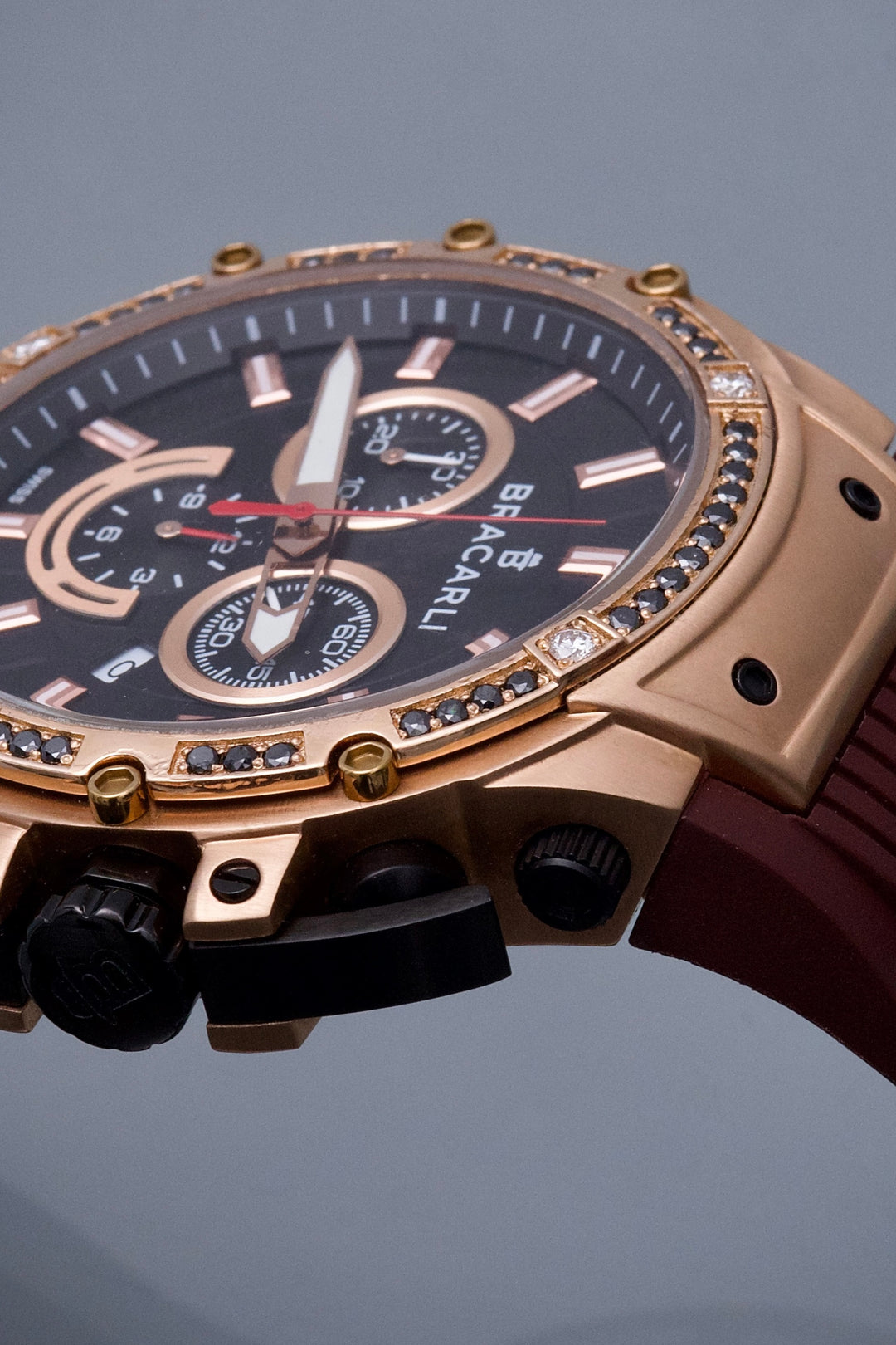 Reloj Bracarli Metal I. Oro Rosado con 76pts Diamante negro y 14pts Diamante Blanco, Caja Rosa, Fondo Negro — Oro rosado