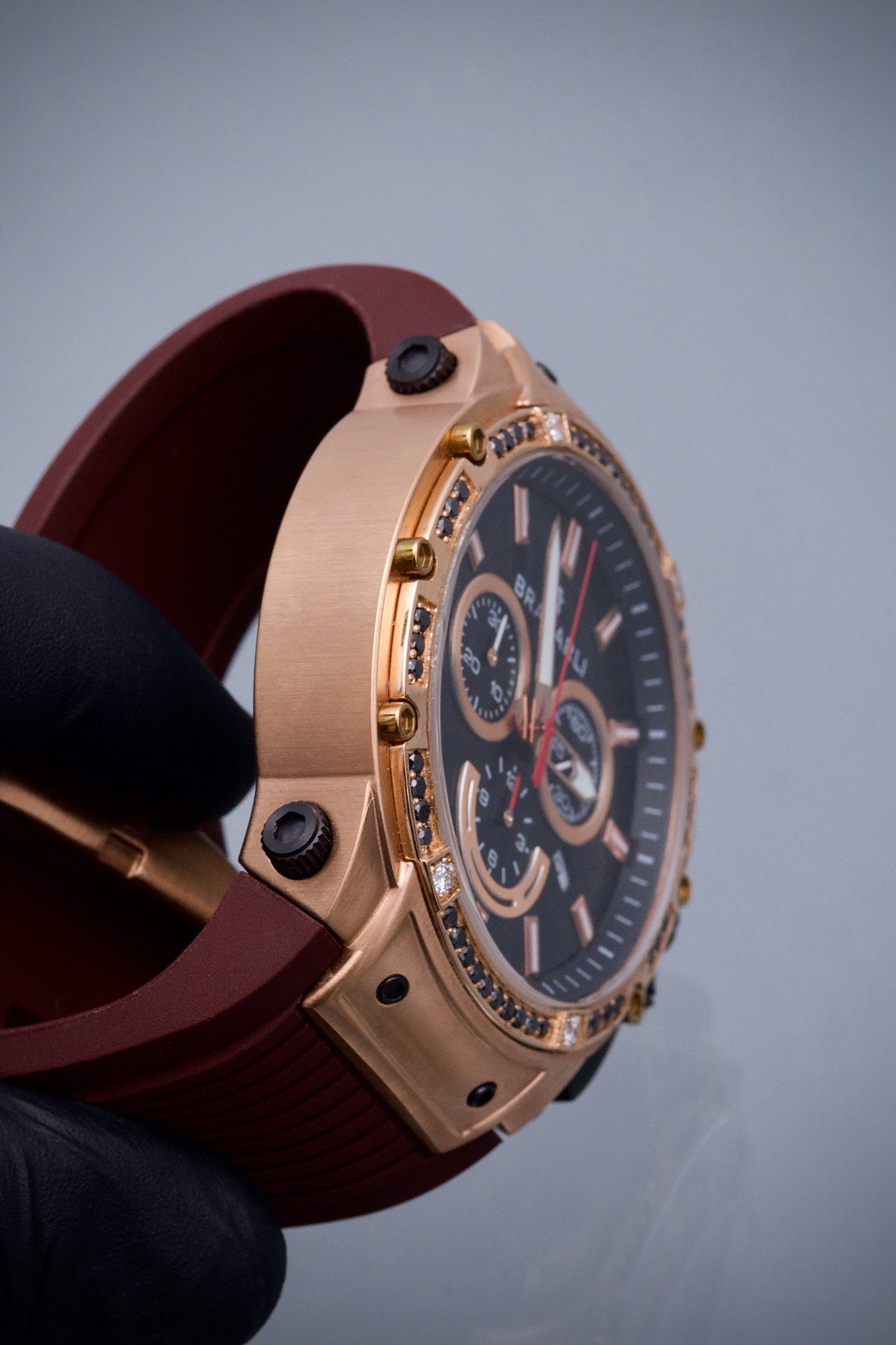 Reloj Bracarli Metal I. Oro Rosado con 76pts Diamante negro y 14pts Diamante Blanco, Caja Rosa, Fondo Negro M