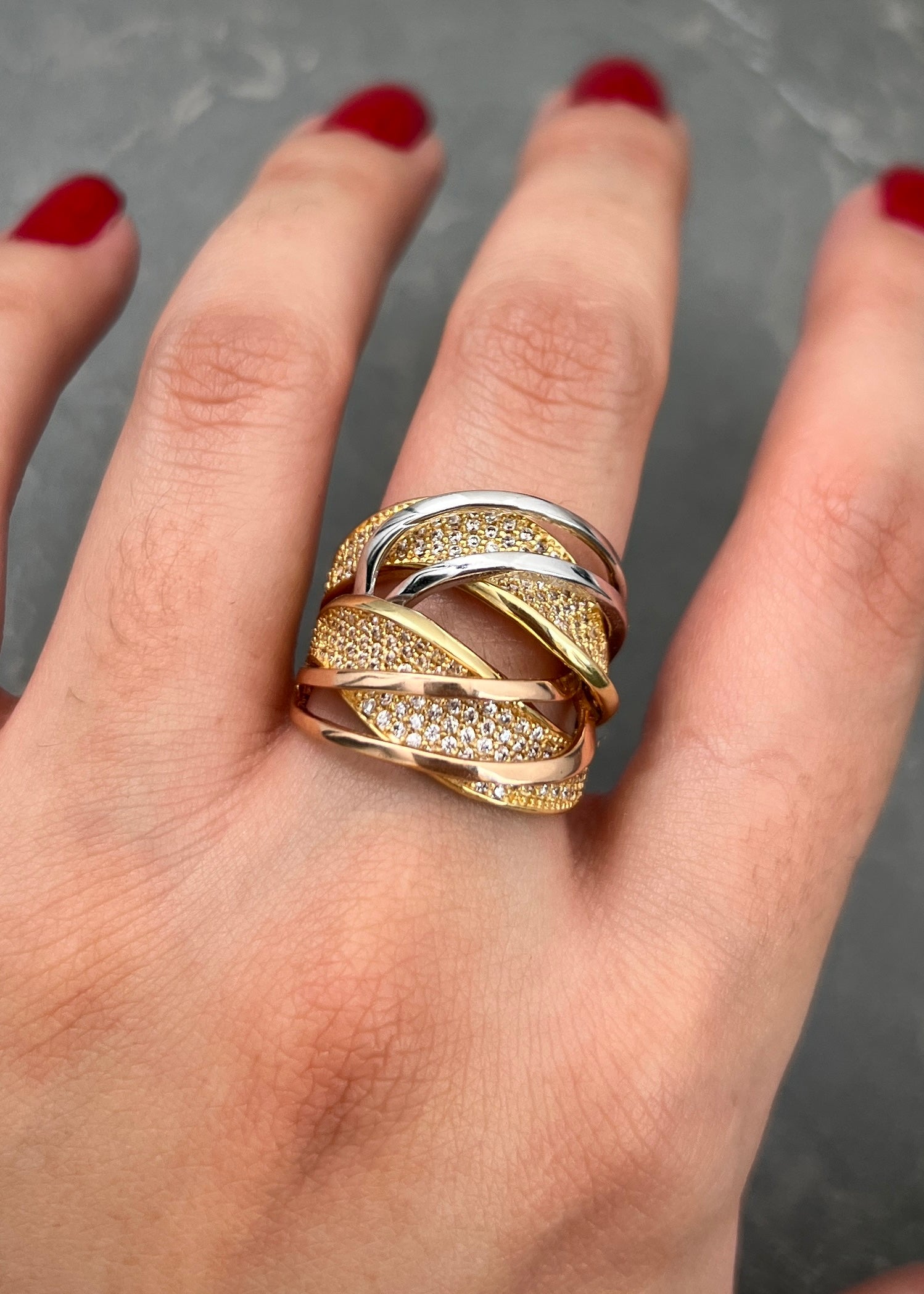 Anillo con swarovski blanco 10.75gr / Talla 7 1/4 / Tres Oros Nac M