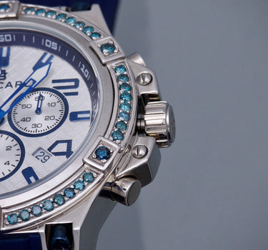 Reloj Bracarli Metal II. Oro Blanco 18k 7.8gr Con 1.80Qts (180Pts) De Diamante Azul Caja Blanca , Fondo Blanco Y Correa Azul M