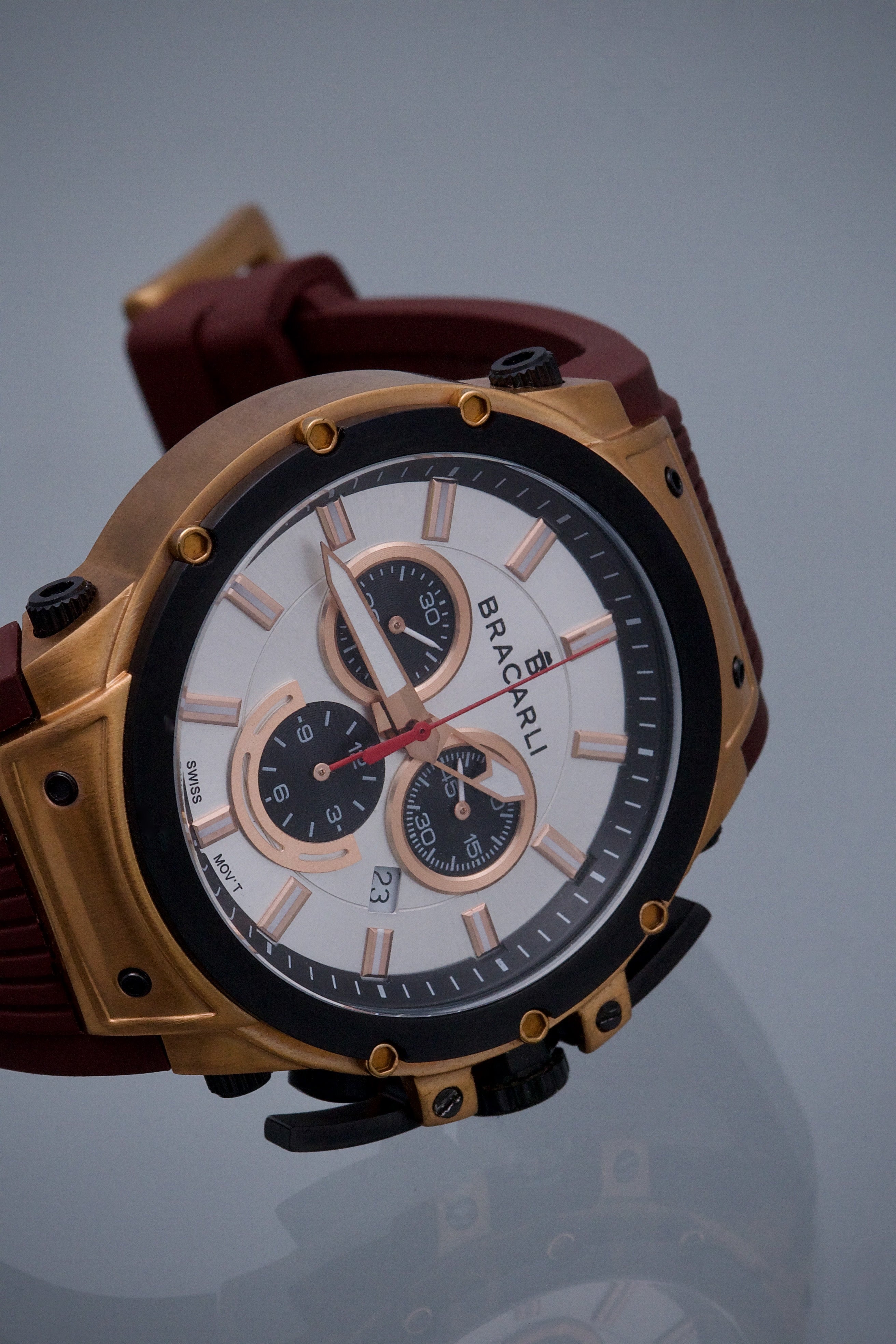 Reloj Bracarli Metal I. Caja rosa y negro, Fondo blanco y Correa cafe M