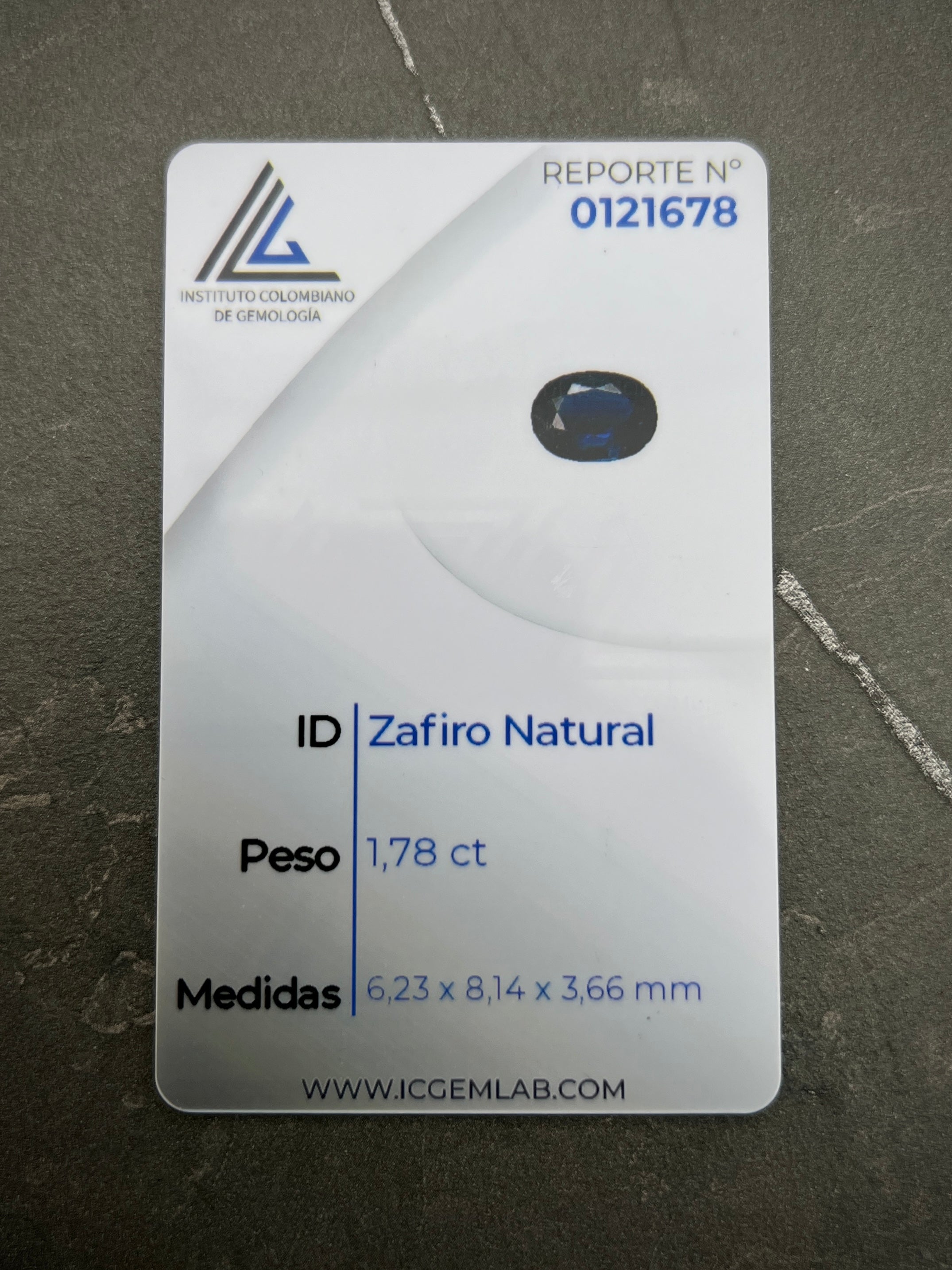 Solitario con 179pts de zafiro y 24 pts de diamantes 2.75gr / TALLA 6 1/2  / Oro Blanco Nac (Joya) P