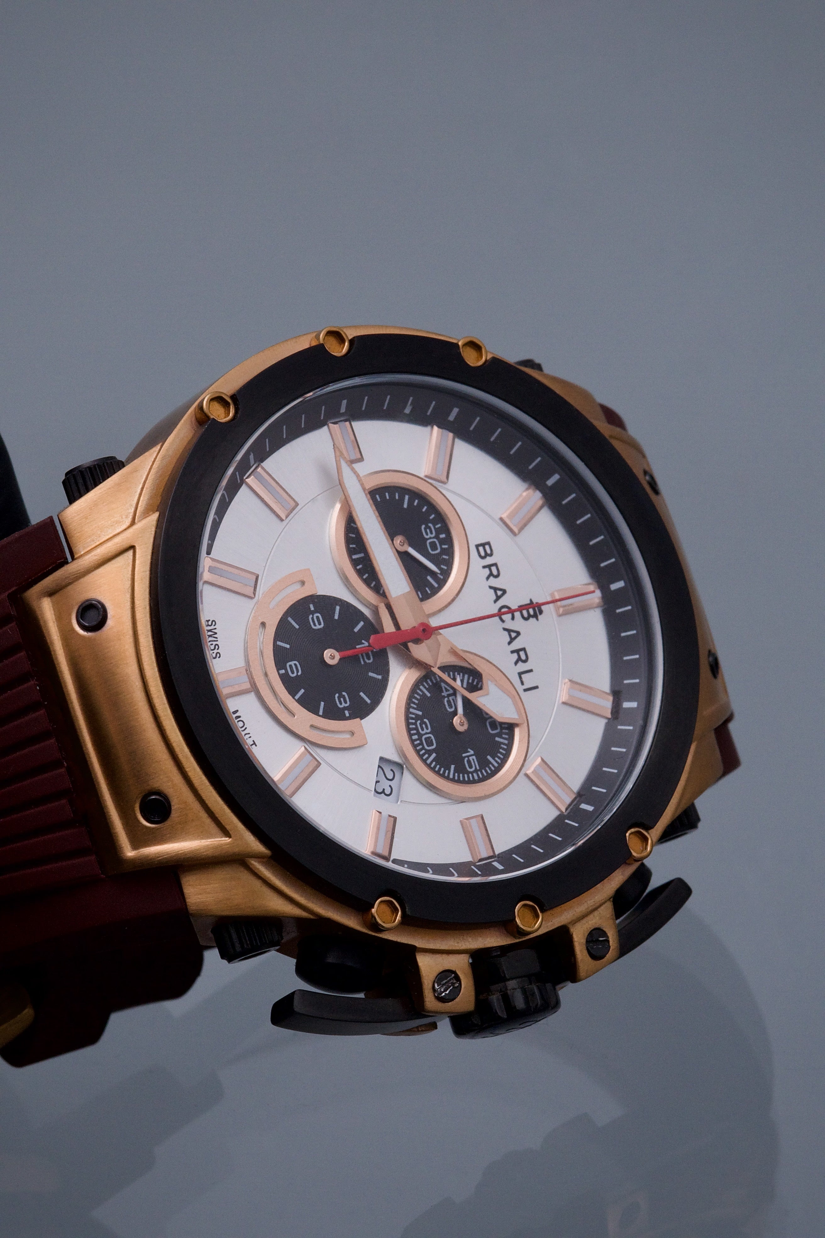 Reloj Bracarli Metal I. Caja rosa y negro, Fondo blanco y Correa cafe M