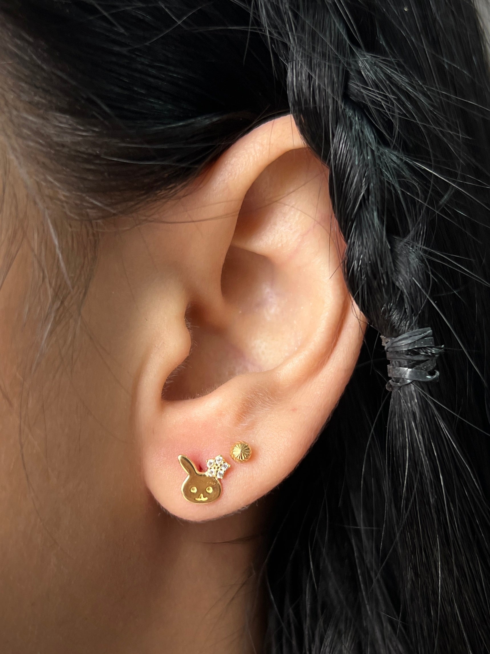 Topos de conejo con swarovski blanco 1.1gr / Largo 0.7cm / Oro Amarillo Nac M