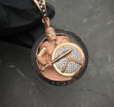 Dije Medalla De Gladiador Con Swarovski 15.7gr / Largo 5.2cm / Oro Rosado Nac B