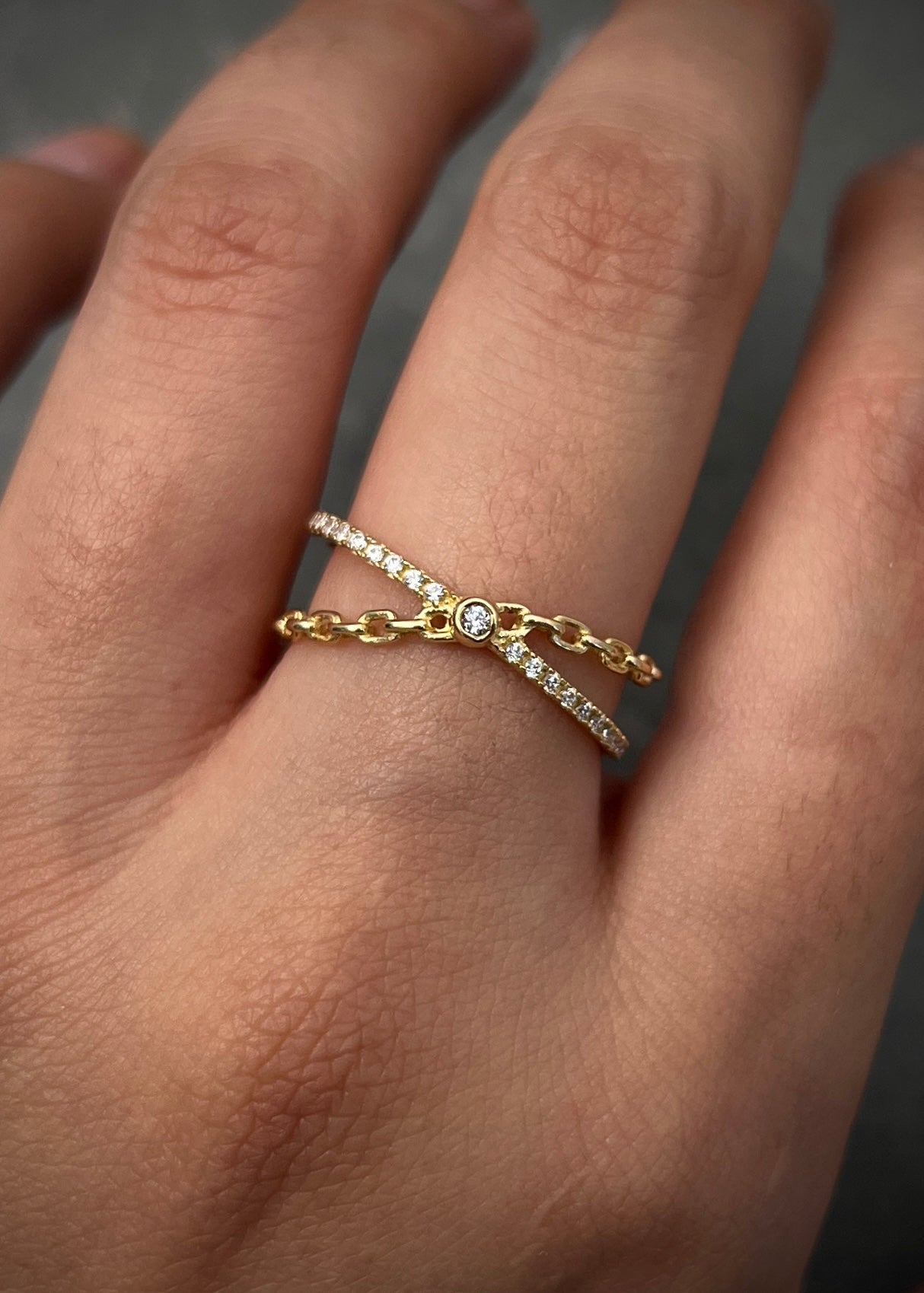 Anillo con swarovski blanco 1.7gr / TALLA 6 1/2 / Oro Amarillo Nac M