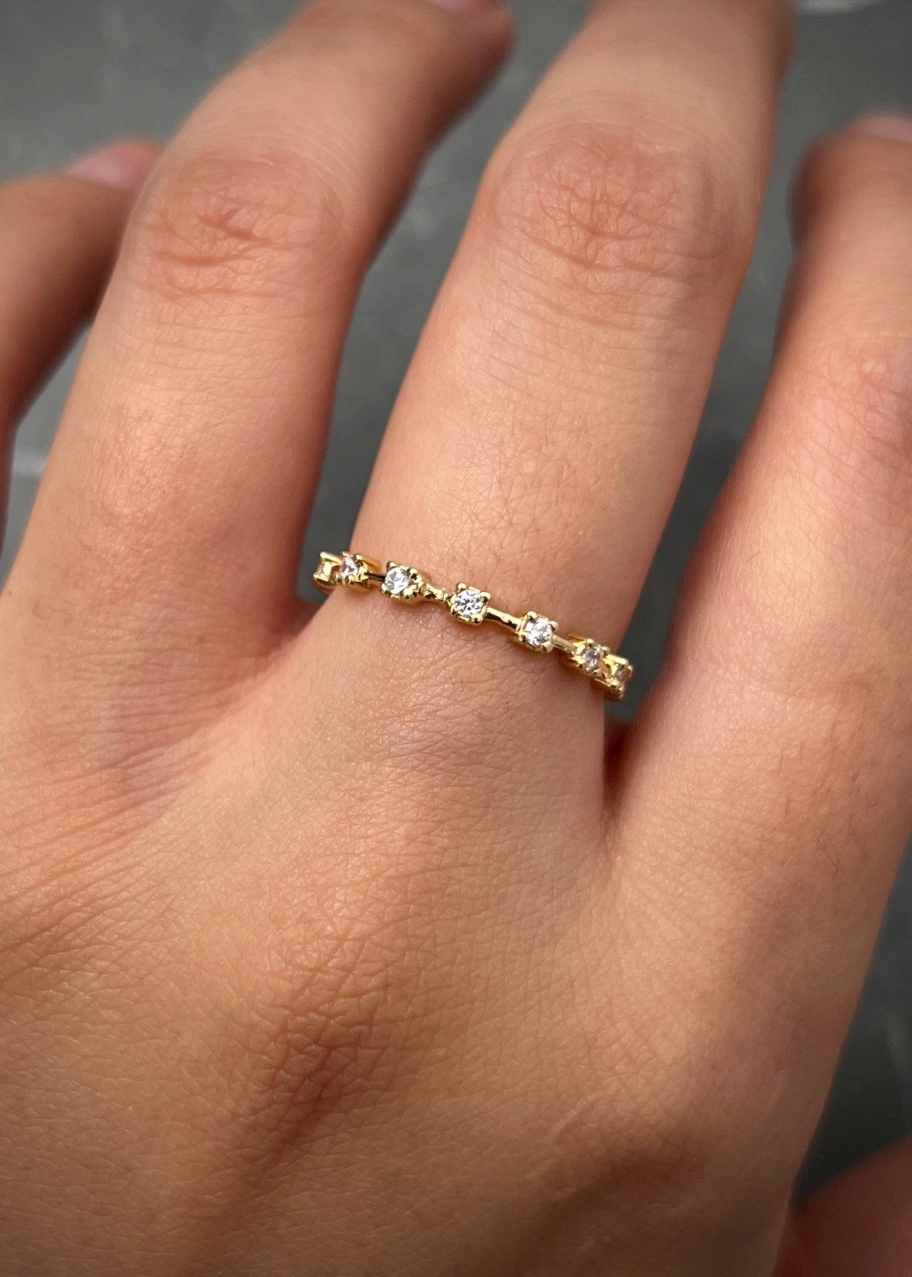 Anillo con swarovski blanco 1.3gr / TALLA 5 1/2 / Oro Amarillo Nac M