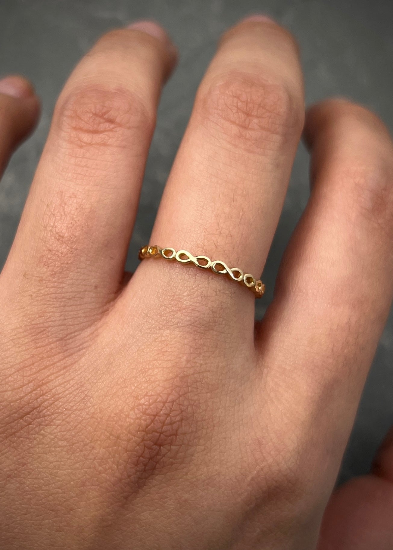 Anillo infinito 0.95gr / TALLA 5 3/4 / Oro Amarillo Nac M
