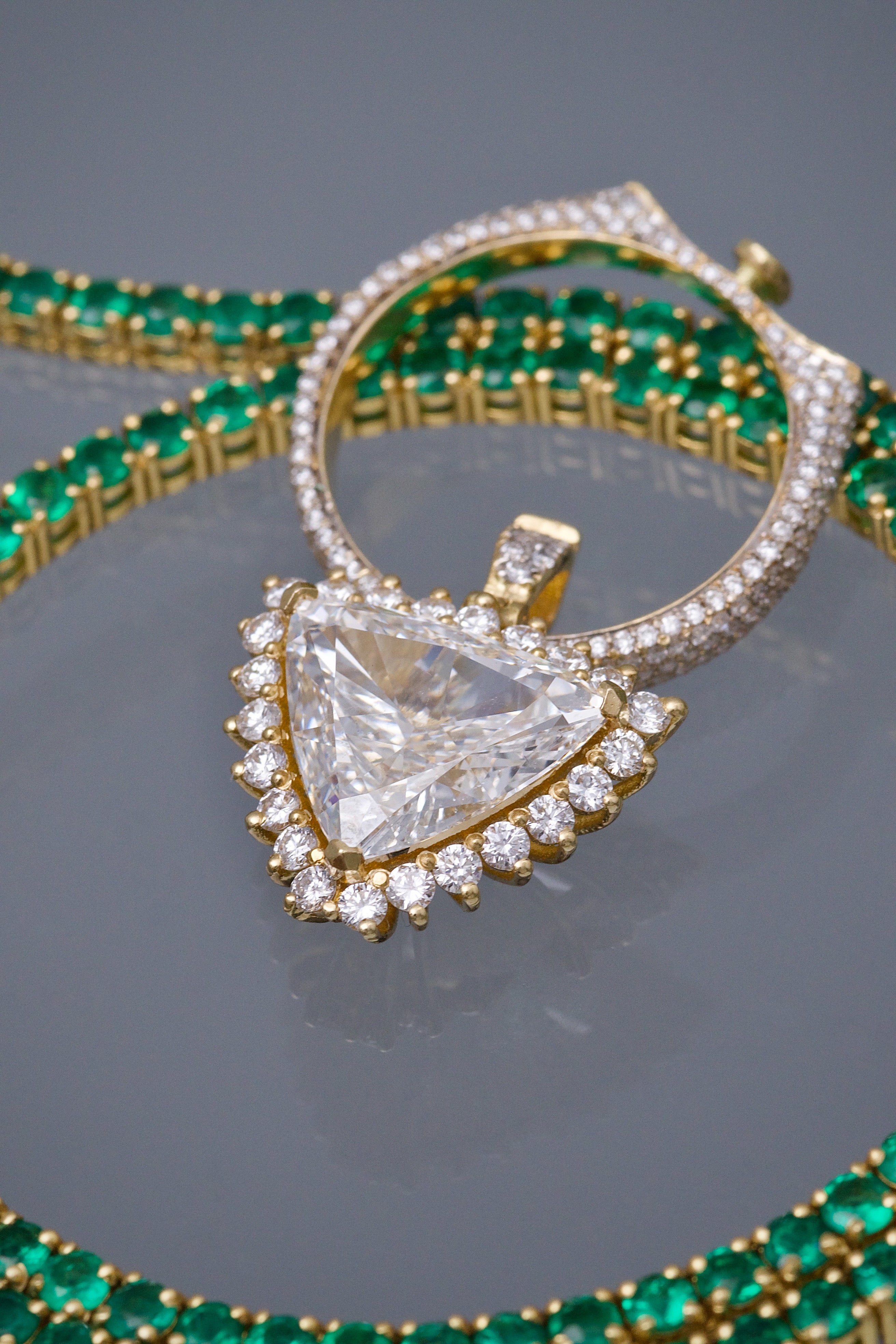 Anillo con 200pts de diamantes laterales y 307pts de diamante central 6.85gr / TALLA 7 / Oro Amarillo (Joya) M