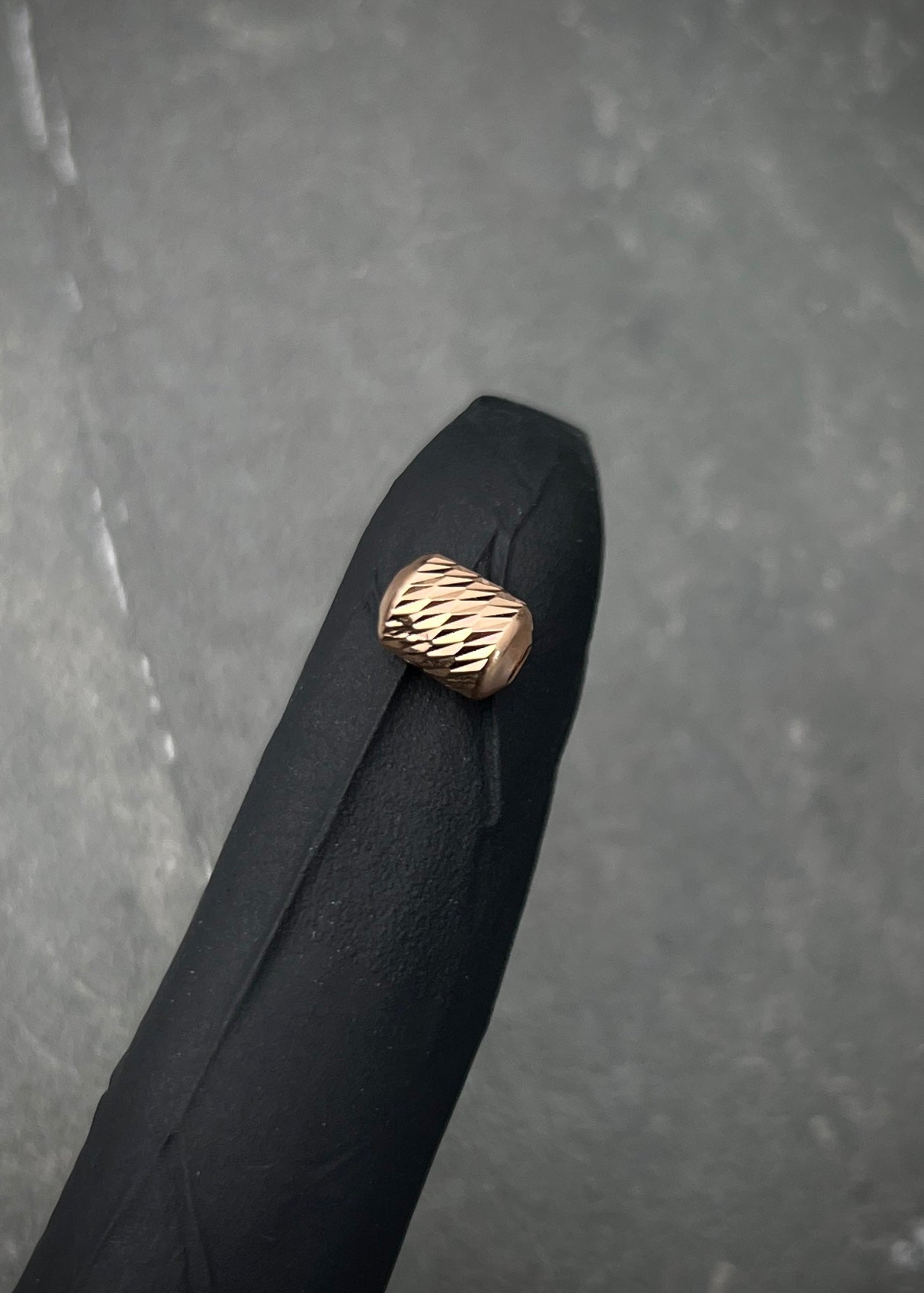 Herraje tubo diamantado 0.3gr / Largo 0.7cm / Oro Rosado Nac B