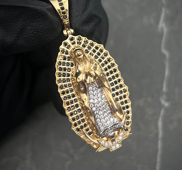 Dije VIRGEN DE GUADALUPE COn Swarovski Blanco Y Negro 9.7gr / LArgo 4.6cm / Oro Amarillo Nac P