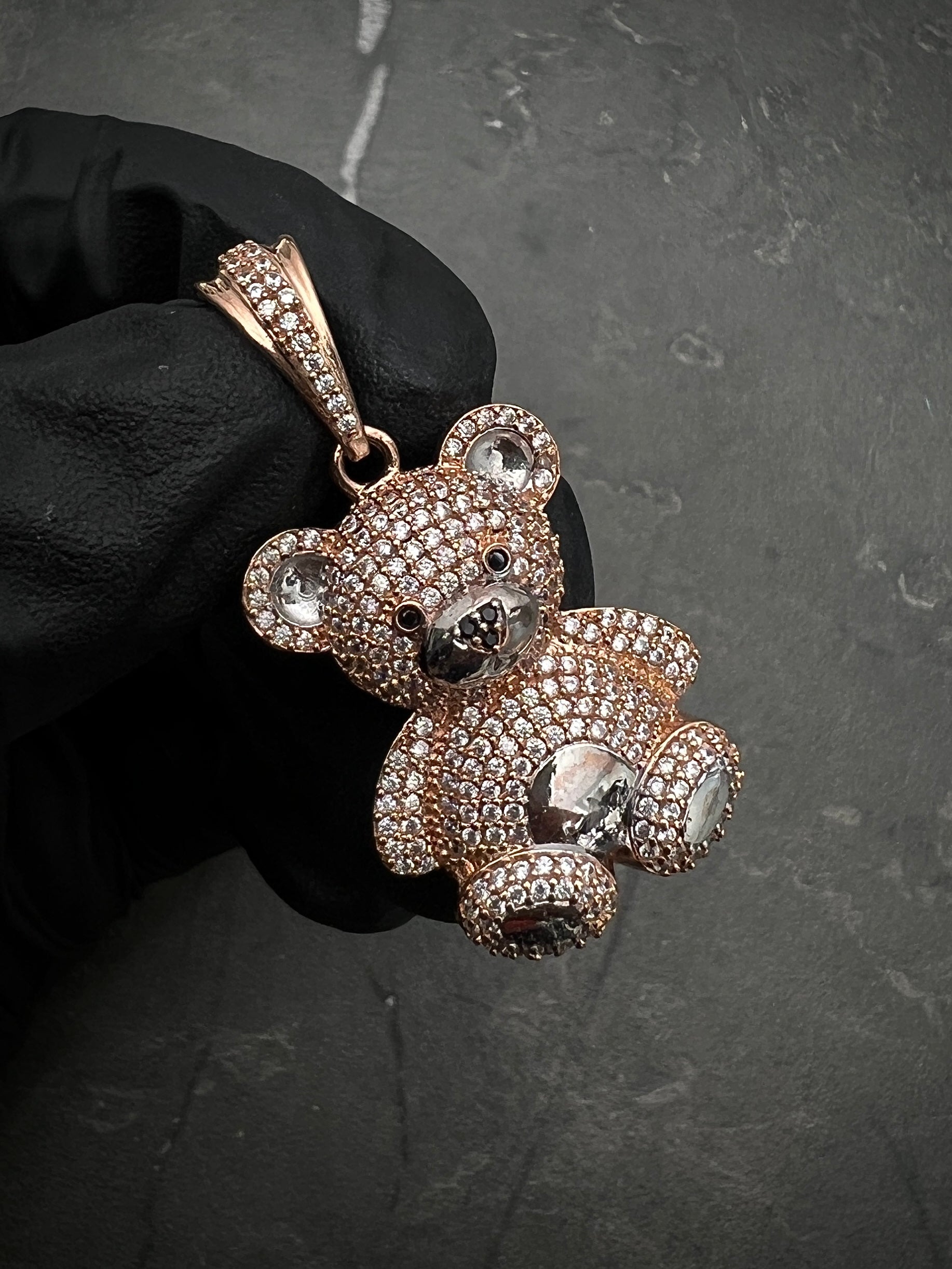 Dije de oso  con swarovski blanco 7.55gr / Largo  4cm / Oro Rosado Nac B