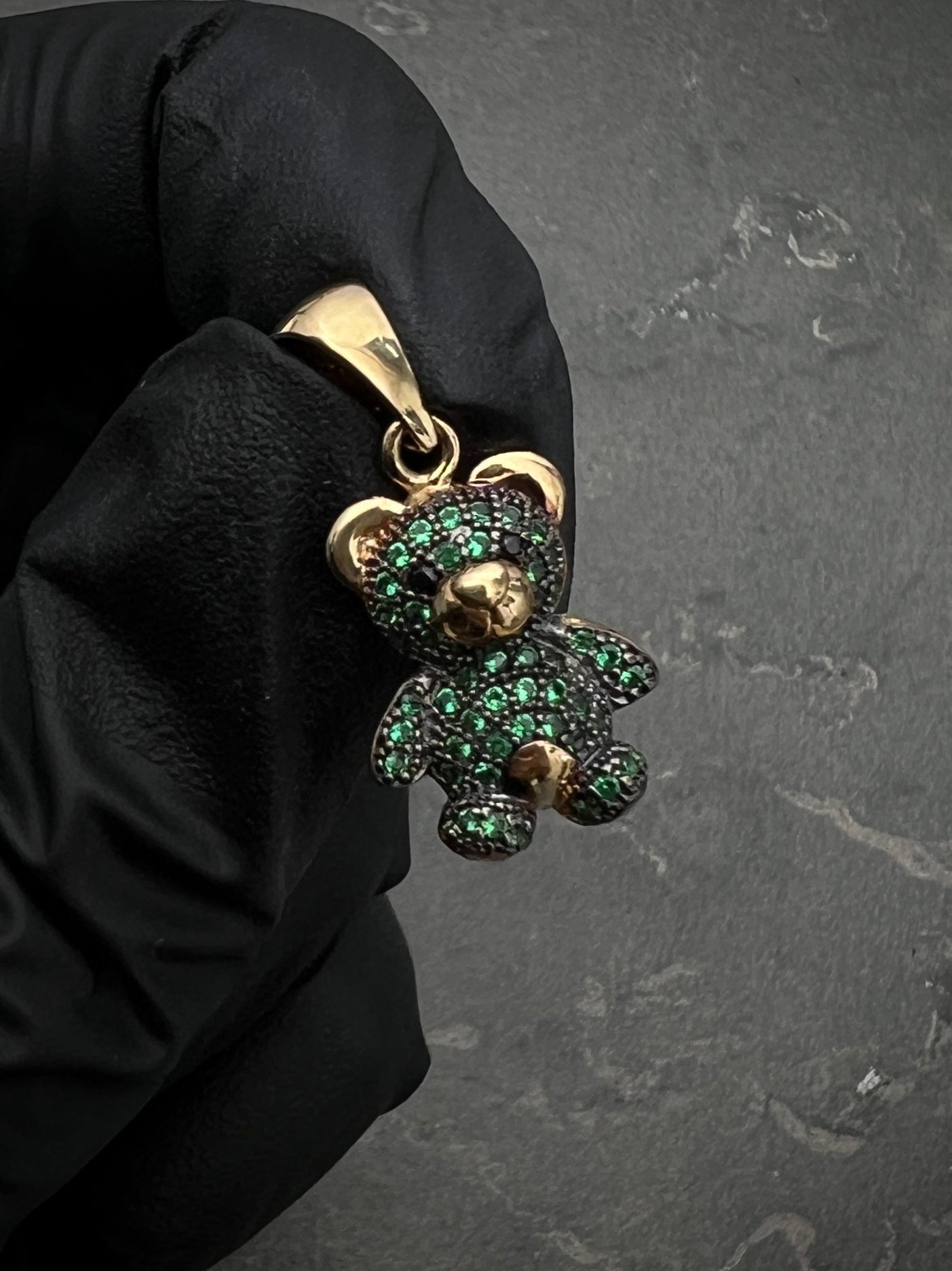 Dije de oso con swarovski verde 3.3gr / 2.5cm / Oro Amarillo Nac B