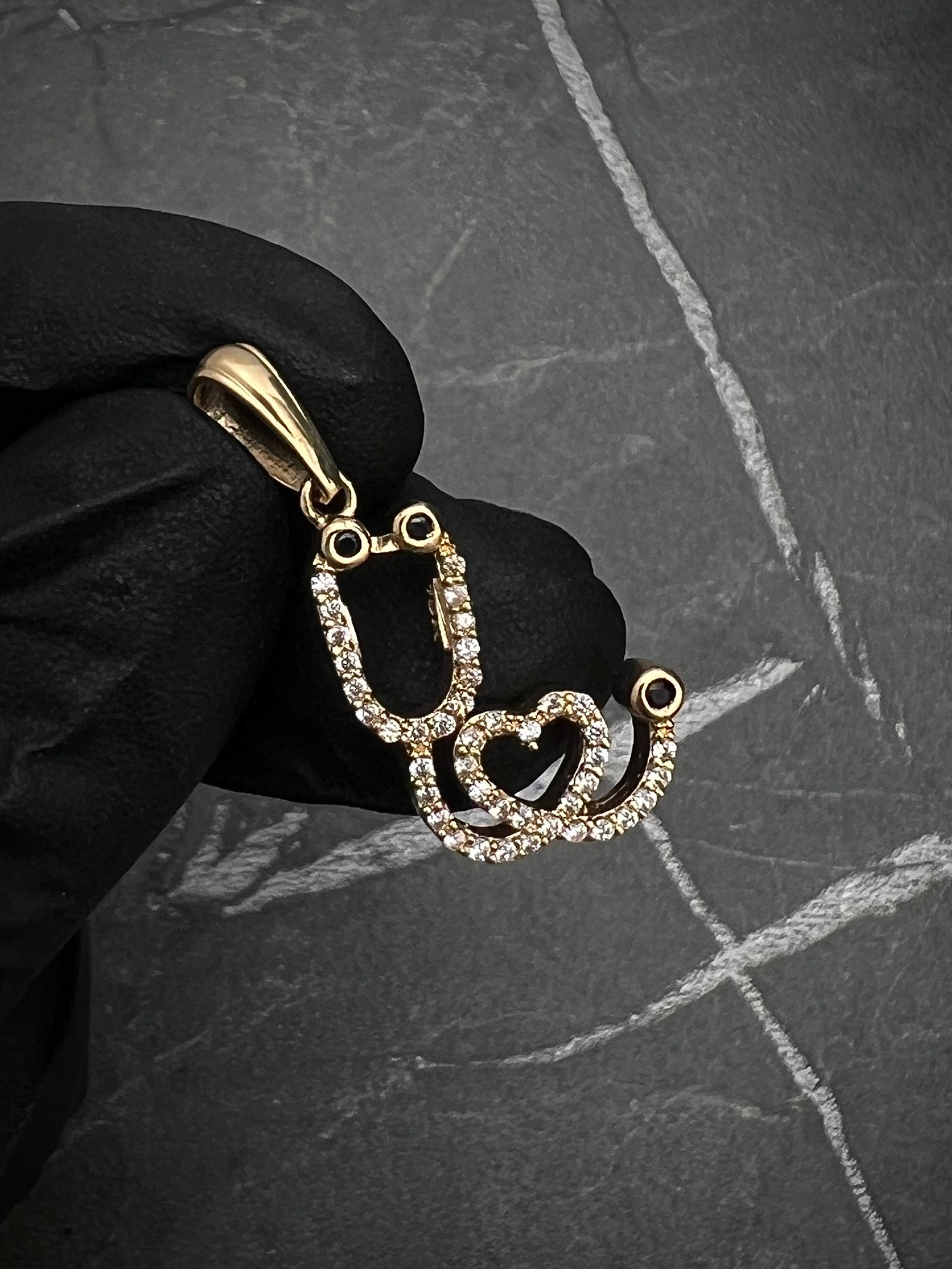 Dije De Estetoscopio Con Corazon Y Swarovski 2.4gr / Largo 2.6cm / Oro Amarillo Nac P