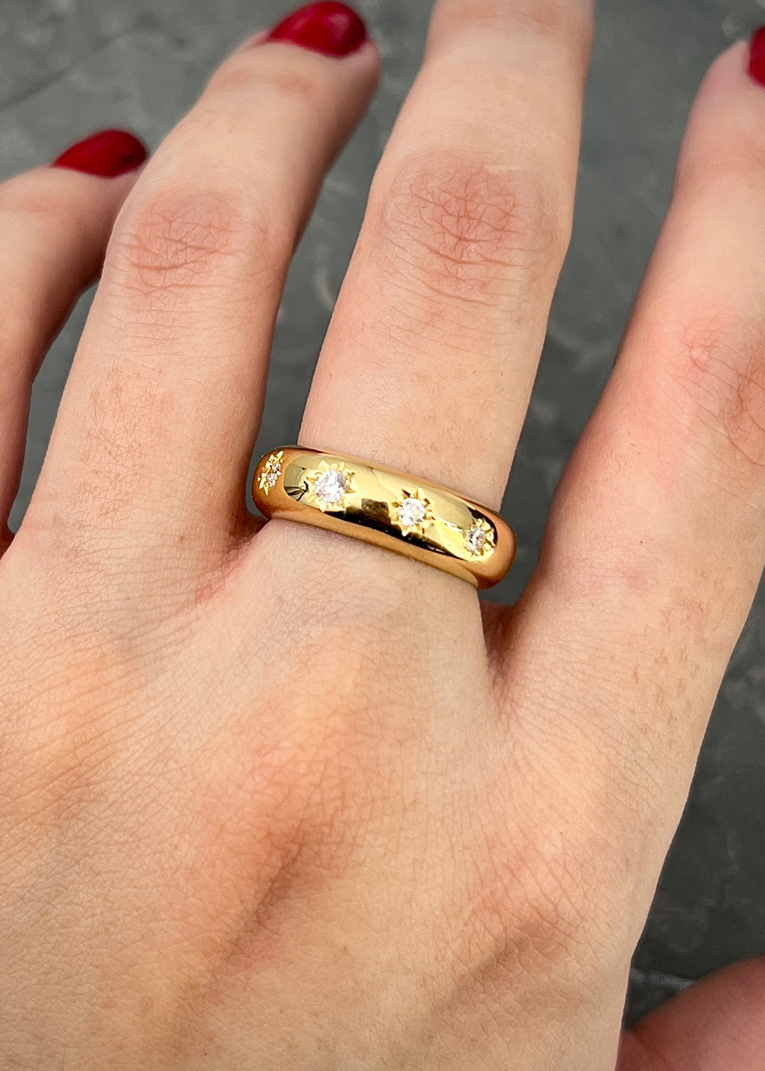 Anillo stars diamonds 6.55gr / Talla 6 — Oro Amarillo