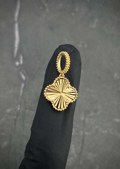 Dije Lucky Clover Diamantado 3.05gr / 2.3cm / 14mm — Oro Amarillo