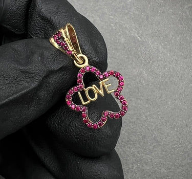 Dije de flor love con swarovski fucsia 1.45gr / 2.5cm / Oro Amarillo Nac M