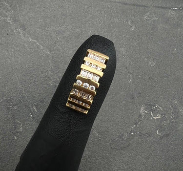 Dije con swarovski blanco 2.6gr / 1.7cm / Oro Amarillo Nac M