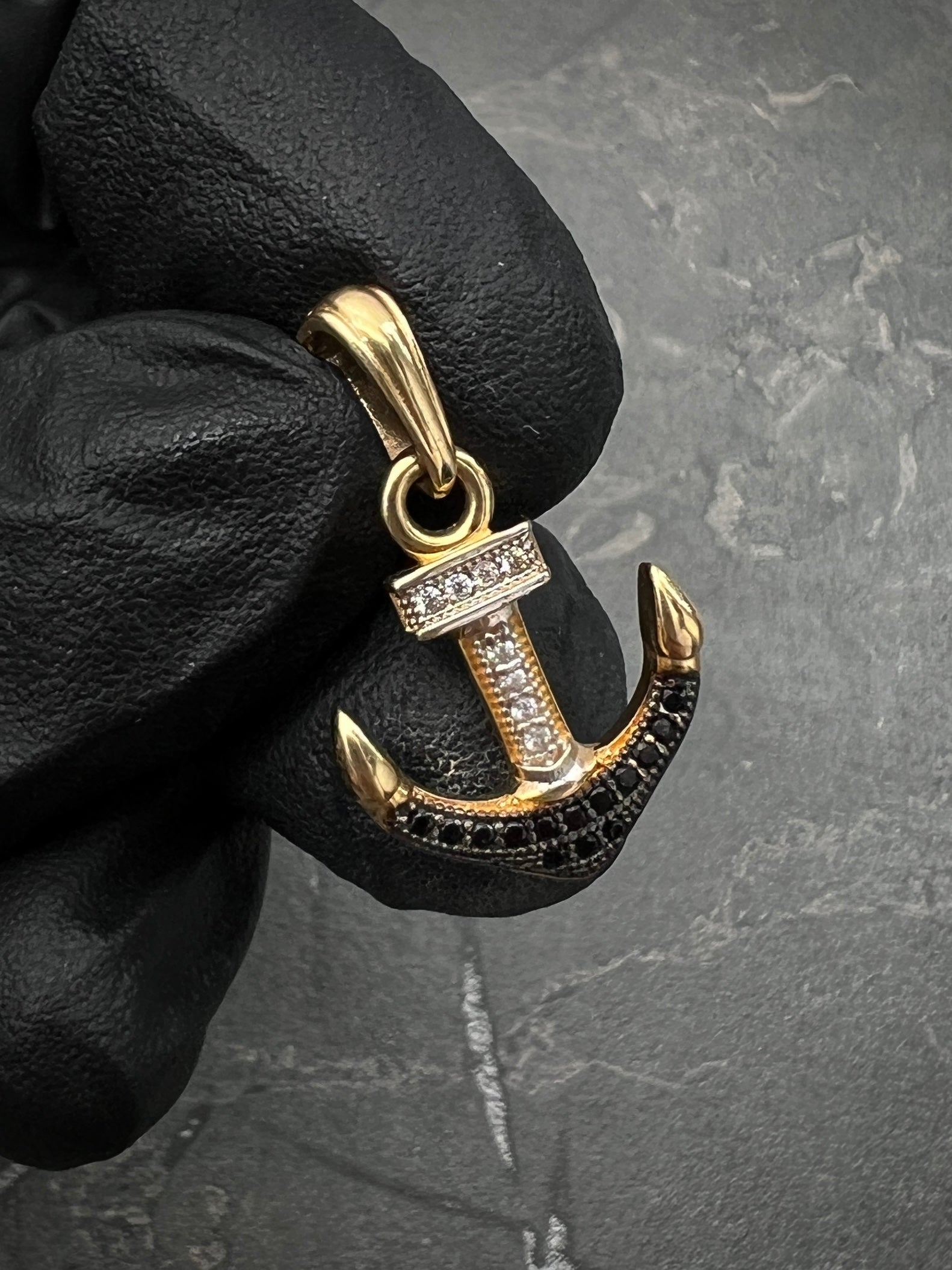 Dije De Ancla Con Swarovski 1.7gr / Largo 2.3cm / Oro Amarillo Nac B