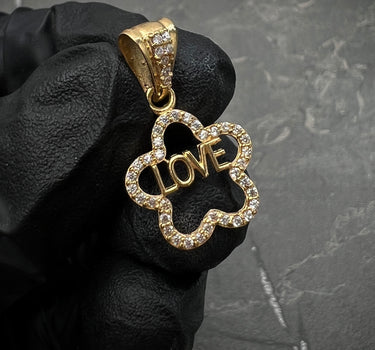 Dije De Flor Love Con Swarovski Blanco 1.55gr / Largo 2.3cm / Oro Amarillo Nac B