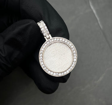 Dije medalla con swarovski blanco 2.9gr / Largo 2.7cm / Plata P