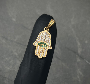 Dije mano hs con swarovski verde y blanco 1.7gr / Largo 2.4cm / Oro Amarillo Nac B