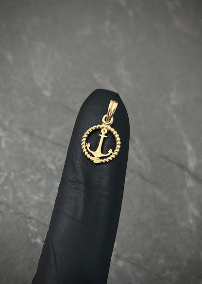 Dije ancla 0.6gr / Largo 1.6cm / Oro Amarillo Nac P