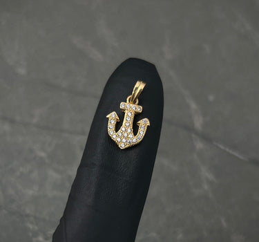 Dije ancla con swarovski blanco 0.85gr / Largo 1.5cm / Oro Amarillo Nac B